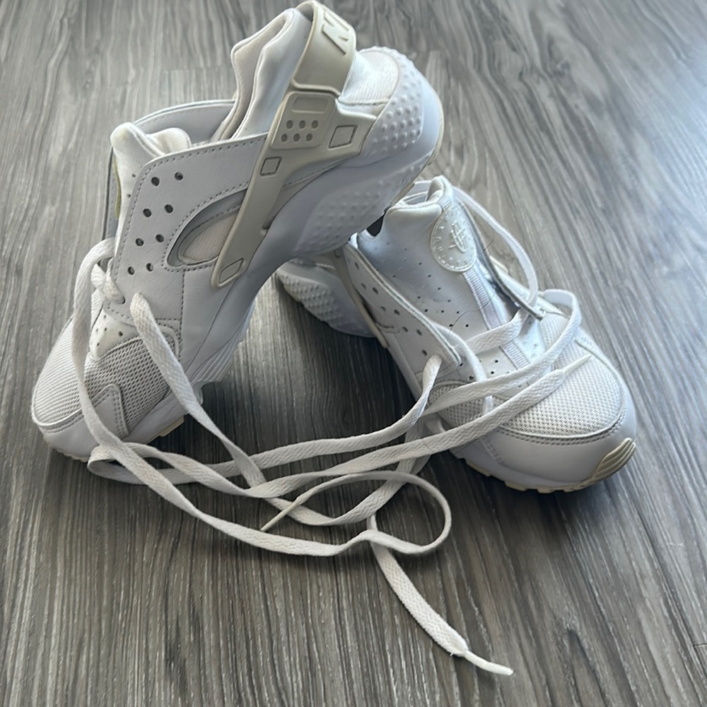 White Nike Huaraches